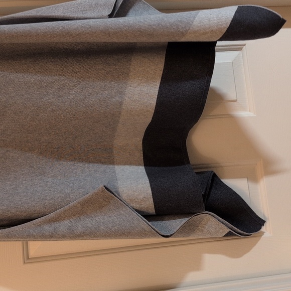 EUC Ann Taylor Poncho One Size - Picture 4 of 5